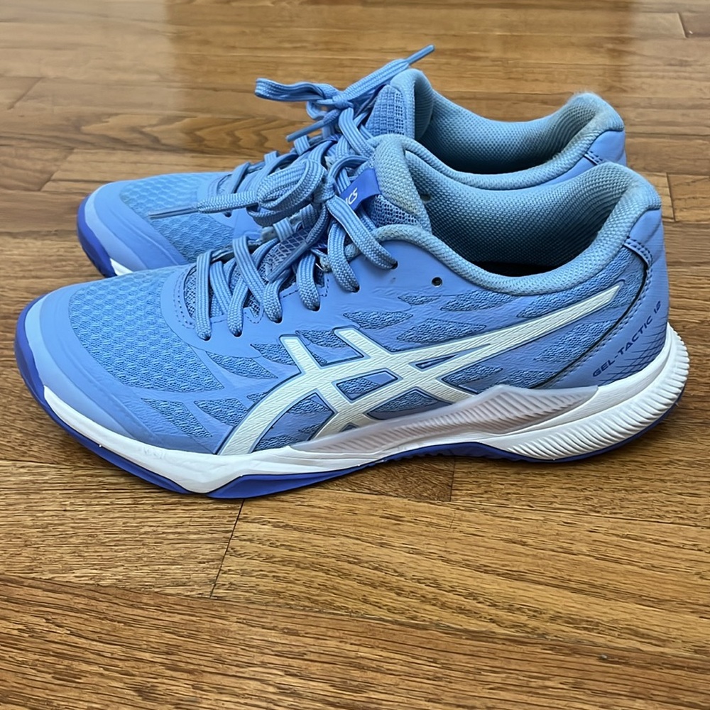 ASICS Women's Blue Volleyball Shoes. Size 8.